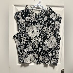 Floral Black and White Sheer Pleated Sleeveless Top
